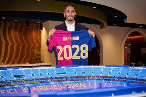 بعد تجديد عقده.. ماذا قدم رافينيا مع برشلونة هذا الموسم؟ (أرقام)